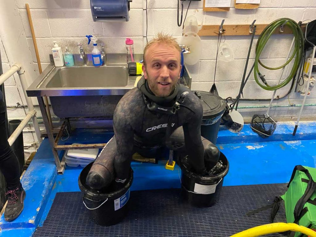 freedive-safety-keeping-warm-bucket